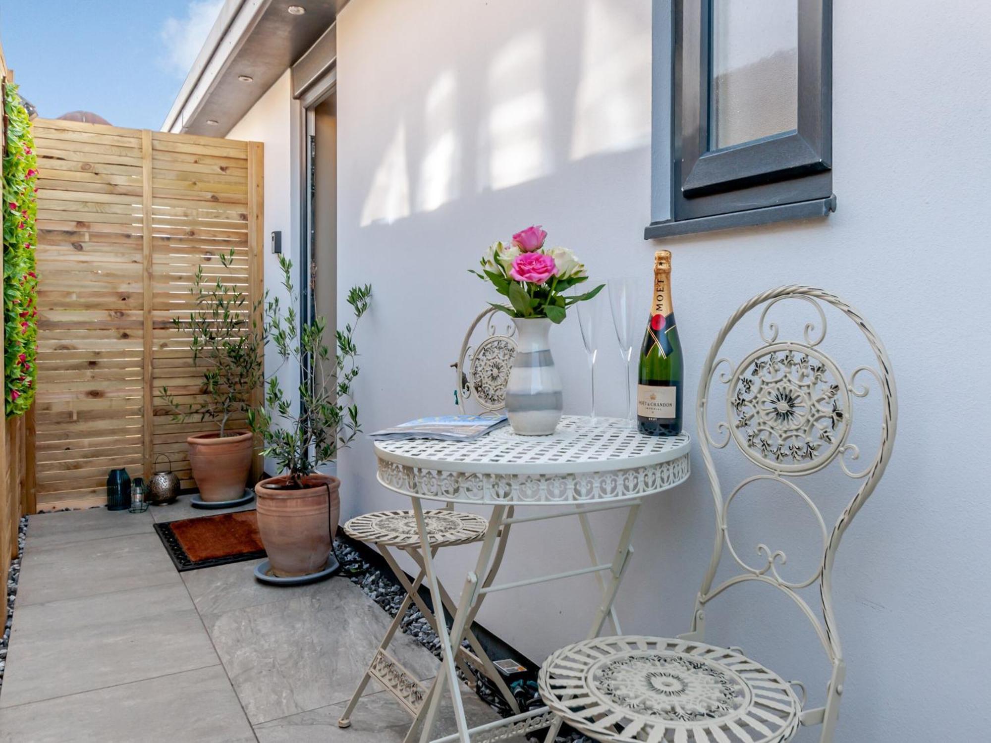 Vitamin Sea Residency Herne Bay Exterior photo