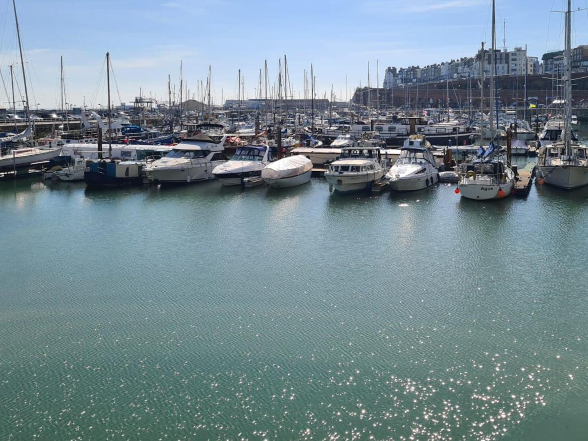 Vitamin Sea Residency Herne Bay Exterior photo